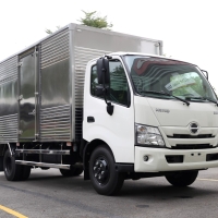 Hino XZU720 thùng kín 3,5 tấn
