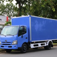 Hino XZU720 thùng composite 3,5 tấn
