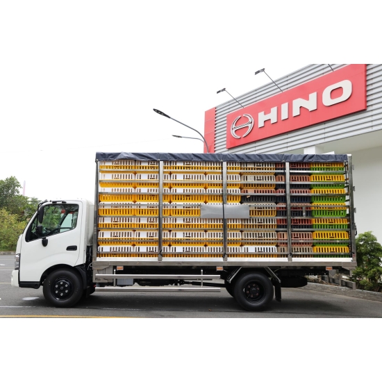Hino XZU720 chở gia cầm 3 tấn 196 lồng